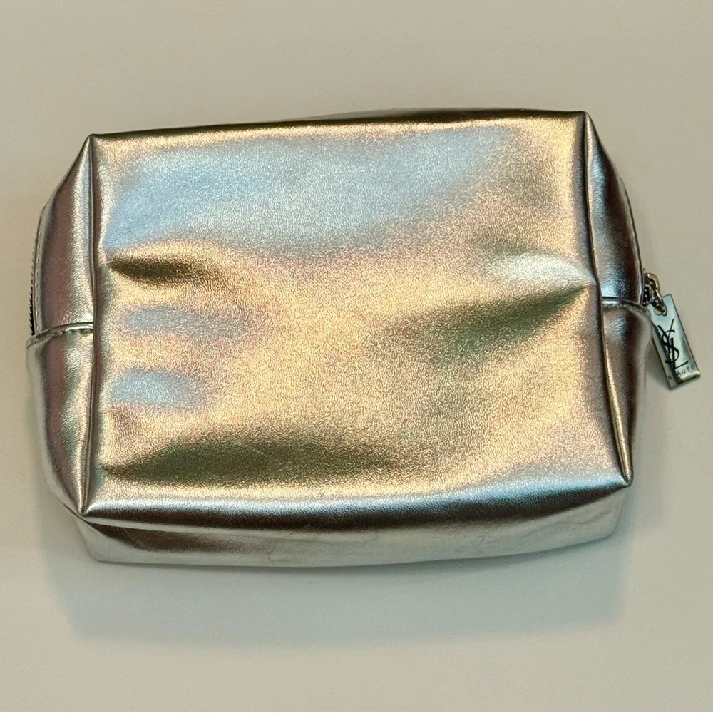 NWOT YSL BEAUTÉ SILVER COSMETIC ACCESSORY BAG 🤍